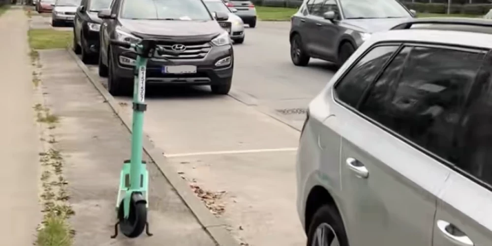 Autovadītājiem par auto novietošanu speciālās auto novietošanai paredzētās "kabatās", piemērots sods.