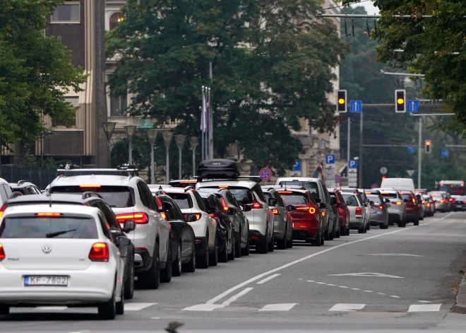 Auto īpašniekiem mazāk birokrātijas – numura zīmes vairs nebūs jānodod CSDD