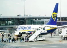 Никакого Парижа на Рождество! Ryanair отменяет уже 8 маршрутов из Риги