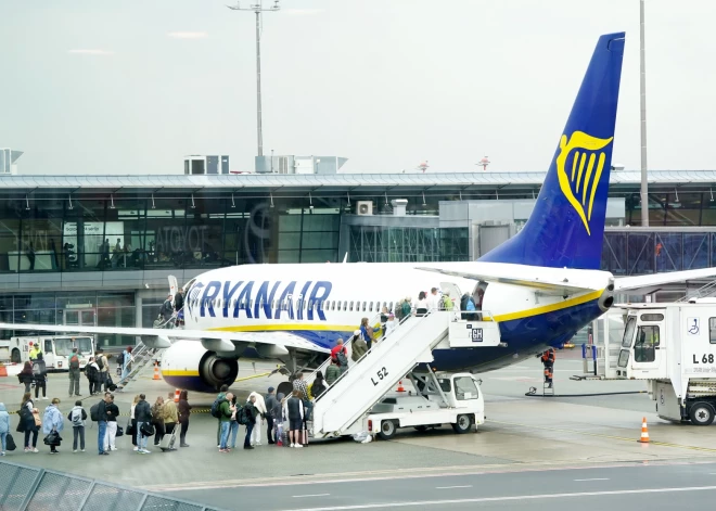 Никакого Парижа на Рождество! Ryanair отменяет уже 8 маршрутов из Риги