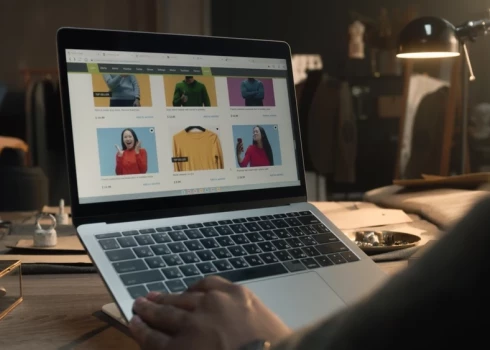 PTAC проверил скидки в 10 латвийских интернет-магазинах — нарушений стало меньше, но проблемы остаются.