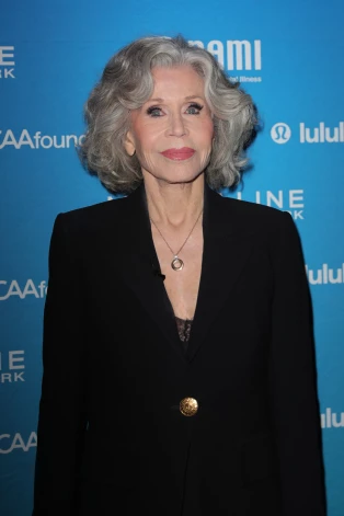 87-летняя актриса блистала на благотворительном вечере.