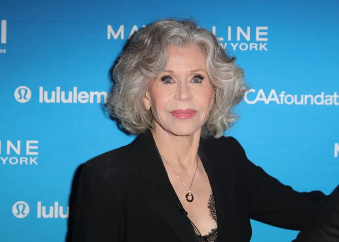 "Я хочу, чтобы люди перестали бояться стареть": 87-летняя Джейн Фонда вышла в свет и доказала, что возраст - это лишь цифра