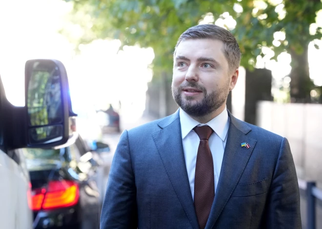 Volodimirs Zelenskis no amata atbrīvo Ukrainas vēstnieku Latvijā