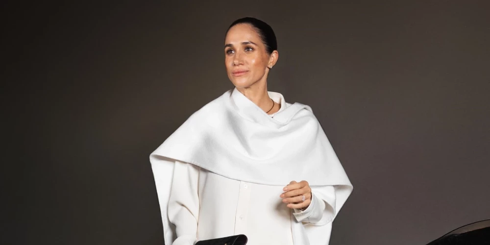 Megana Mārkla apmeklē “Balenciaga” skati Parīzes modes nedēļā 2025. gada 4. oktobrī.