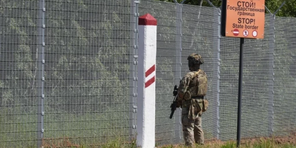 Pret Krievijas pilsoni sākts kriminālprocess par ārējās valsts robežas tīšu nelikumīgu šķērsošanu un svešas mantas tīšu bojāšanu.