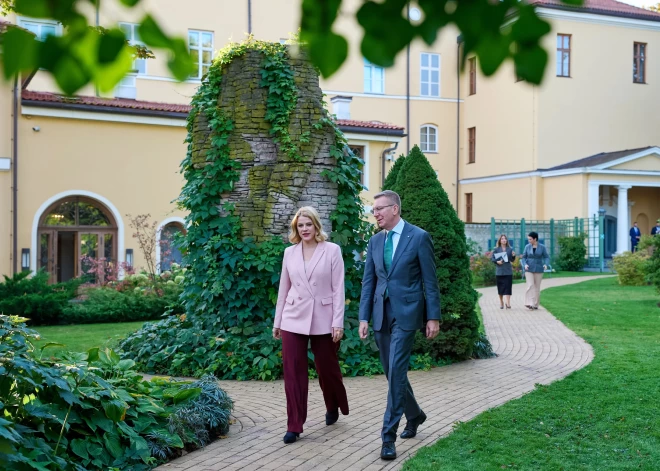 Valsts prezidenta Edgara Rinkēviča un premjeres Evikas Siliņas tikšanās Rīgas pilī 8. oktobrī.