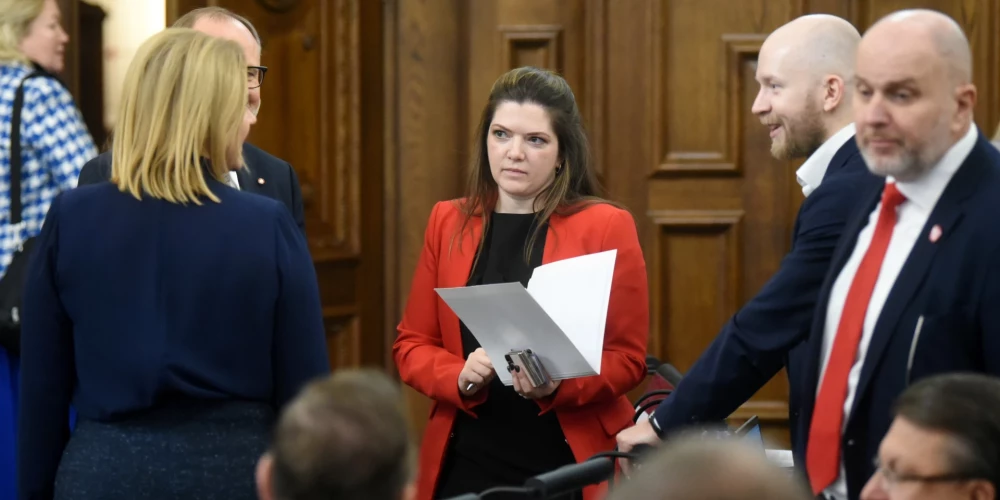 "Progresīvie" norāda, ka jau sākotnēji paredzēja, ka aizsardzības finansējuma pieaugums palielinās arī valdības parādu.