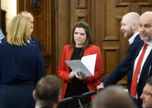 "Progresīvie" norāda, ka jau sākotnēji paredzēja, ka aizsardzības finansējuma pieaugums palielinās arī valdības parādu.