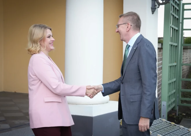 Valsts prezidenta Edgara Rinkēviča un premjeres Evikas Siliņas tikšanās Rīgas pilī 8. oktobrī.