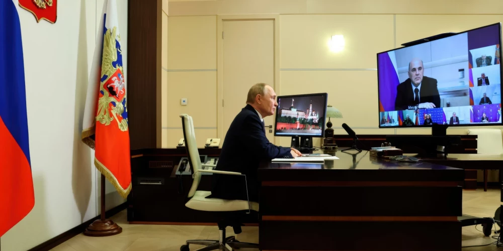  Krievijas diktators Vladimirs Putins vada videokonferences sanāksmi ar Drošības padomes locekļiem.