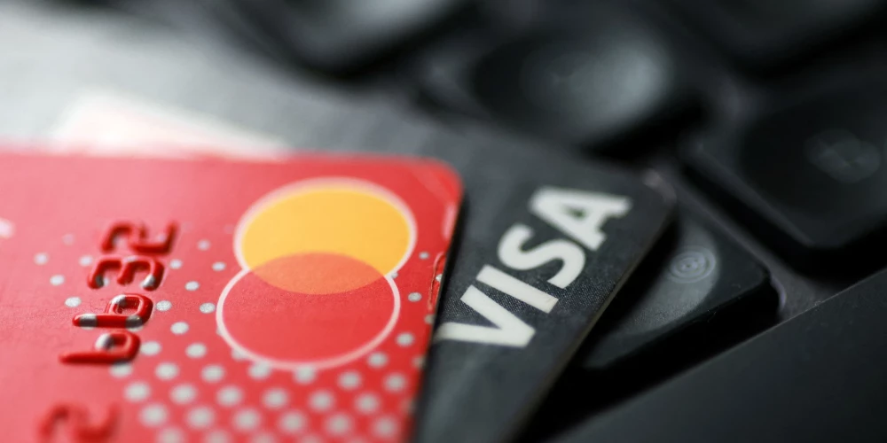 Krievijas Centrālā banka ziņo, ka “Visa” un “MasterCard” kartes turpinās darboties Krievijā.