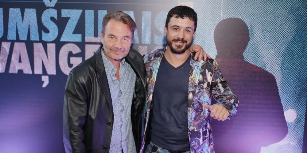 Aizvadīta kriminālās drāmas “Tumšzilais Evaņģēlijs” pirmizrāde.