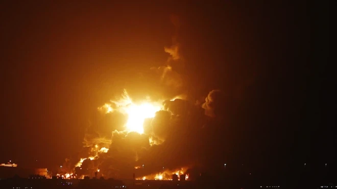 Krievijā pēc dronu uzbrukuma gāzes pārstrādes rūpnīcas teritorijā Volgogradas apgabalā naktī izcēlušies vairāki ugunsgrēki.