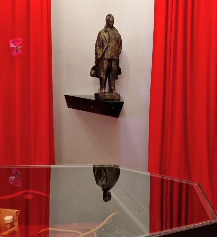 Andreja Upīša memoriālajā muzejā Rīgā atklāta izstāde, kura stāsta par izcilā latviešu rakstnieka un arī izcilā kolaboracionista norietu.