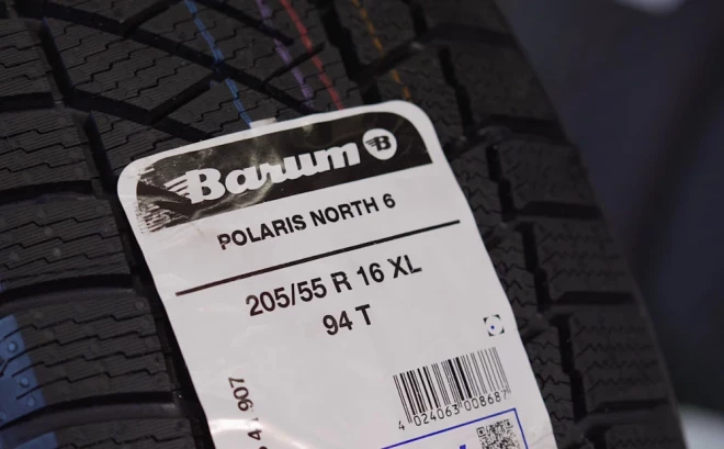 Uz Polaris North 6 atrodami arī visi nepieciešamie apzīmējumi - sniegpārsliņa, trīs kalniņi, un tā der arī elektromobiļiem.