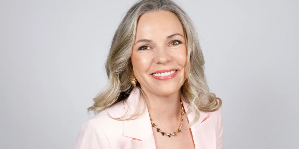 Rita Paula ir latviešu radio balss un raidījumu vadītāja, runas trenere.