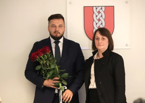 Ropažu novada pašvaldības izpilddirektors – Jānis Belkovskis, Ropažu novada pašvaldības domes priekšsēdētāja Signe Grūbe.