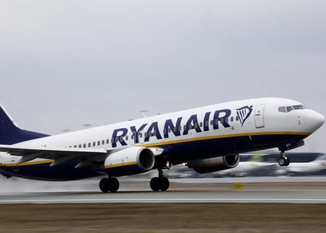"Ryanair" atceļ septiņus populārus galamērķus no Rīgas lidostas