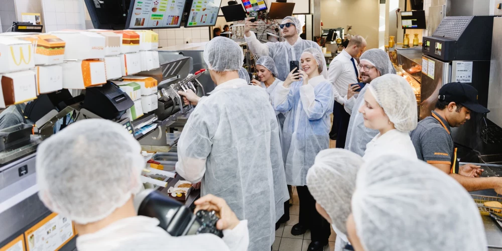 McDonald’s открыл двери своей кухни - теперь каждый может заглянуть за кулисы.