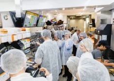 McDonald’s открыл двери своей кухни - теперь каждый может заглянуть за кулисы.