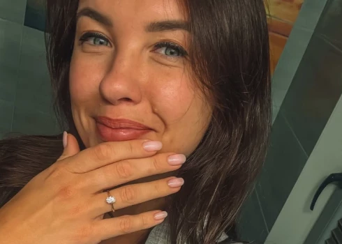 Laura Dukure atkal laimīga – saderinājusies ar jauno mīlestību.