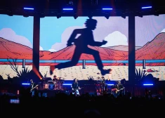 FOTO: ar ņipru koncertu Rīgā priecē pankroka leģendas "The Offspring"
