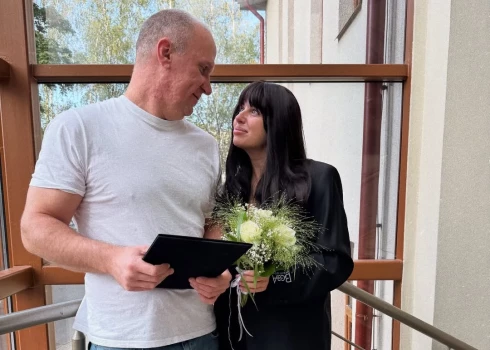 Gluzunovi tagad ir oficiāli precēts pāris.