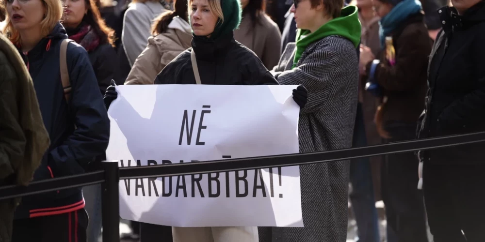 Депутаты Нацобъединения, СЗК и ОС внесли на рассмотрение альтернативу Стамбульской конвенции.