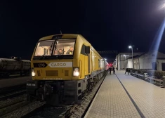 FOTO: vēsturisks mirklis – nakts vilciens no Viļņas pēc 20 gadu pārtraukuma savieno visas trīs Baltijas valstis
