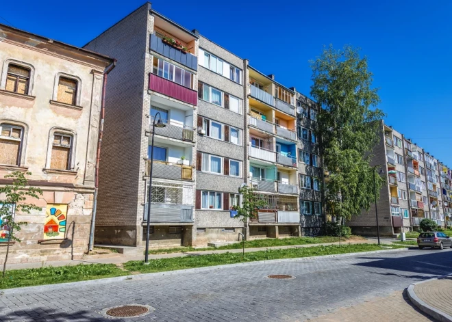 Kontrolieri turpinās apciemot Daugavpils iedzīvotājus viņu mājās, brīdina pašvaldība