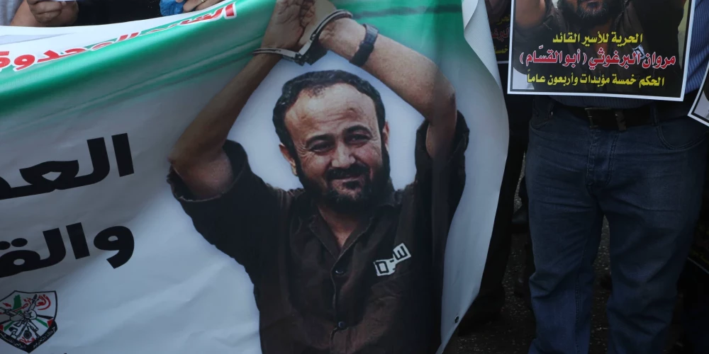 Marvana Barguti attēls uz karogiem un plakātiem palestīniešu atbalstītāju protesta akcijās