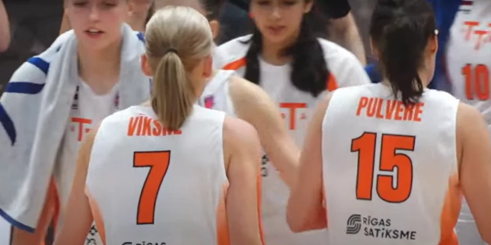 "TTT Rīga" basketbolistes spēlē pret "Crvena zvezda" (ekrānuzņēmums no video)
