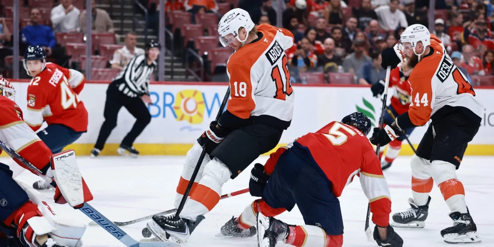 Latvijas uzbrucējs Rodrigo Ābols ceturtdien ar Filadelfijas "Flyers" komandu piedzīvoja zaudējumu Nacionālās hokeja līgas sezonas pirmajā spēlē.