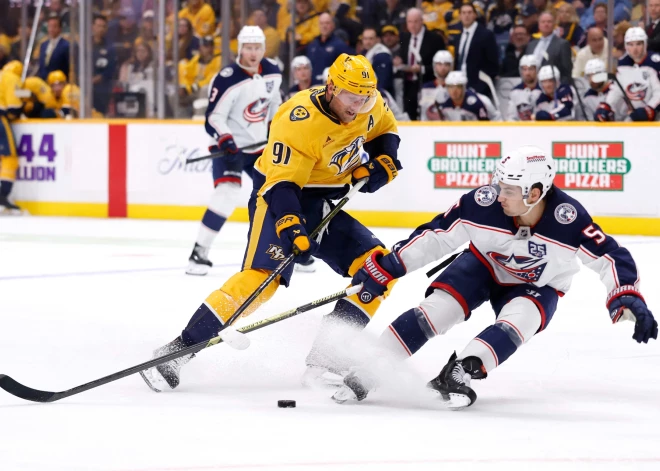 "Blue Jackets" ar Merzļikina konkurentu vārtos zaudē, "Canucks" bez traumētā Bļugera pirmo uzvaru nodrošina trešajā periodā