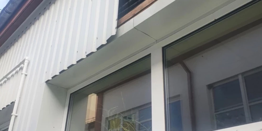 Tehniskais apsekojums liecina, ka Ulbrokas peldbaseins apmeklētājiem nav drošs.