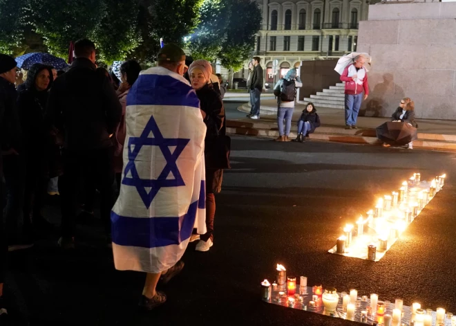 На площади Свободы почтили память жертв теракта ХАМАС.