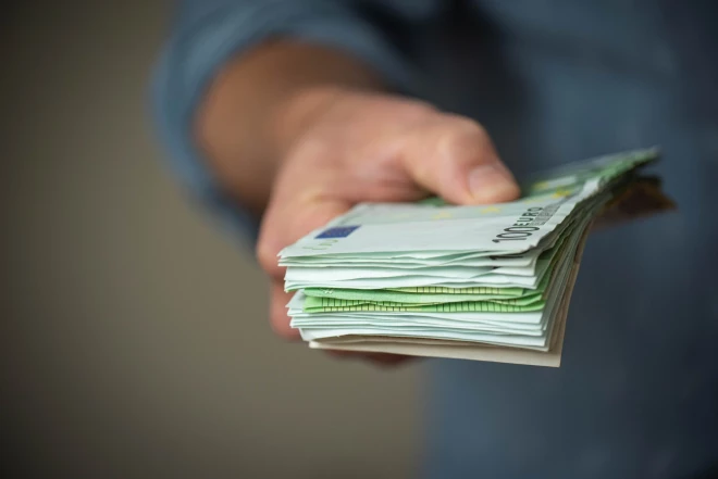Neskatoties uz policijas un drošības speciālistu brīdinājumiem, latgalieši šajās dienās atkal pakļāvušies krāpnieku prasībām: no viņiem izkrāpti tūkstošiem eiro.