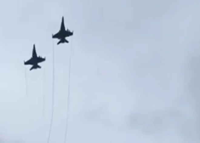 ВИДЕО: над Ригой пролетели канадские истребители CF-18