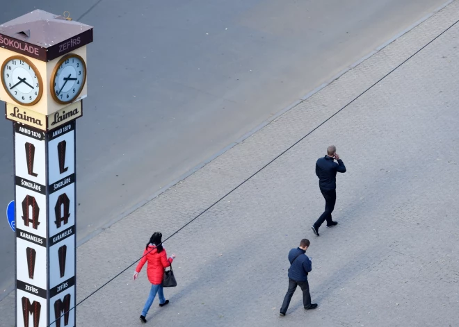 Igaunijā un Lietuvā cilvēkiem ir atļauts izņemt savus pensiju uzkrājumus. Vai Latvijā arī to var izdarīt?