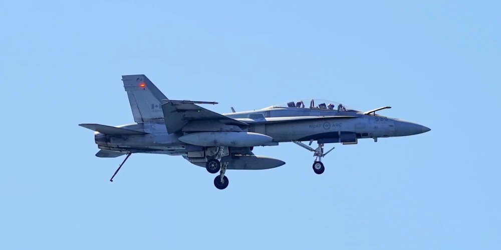 Kanādas iznīcinātājs "CF-18".