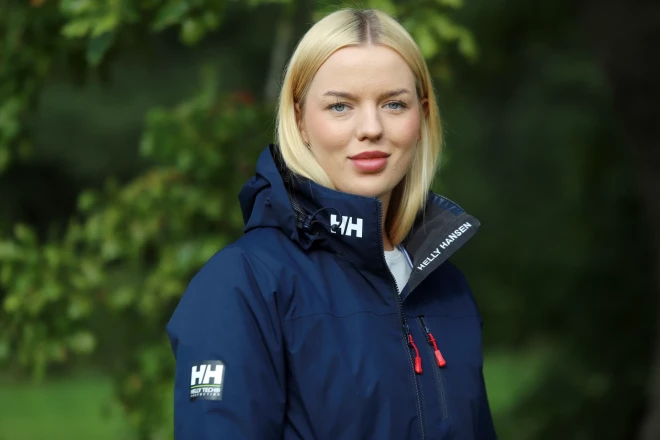 Z/s "Aitlanderi" saimniece Beatrise Laimdota Pastare atklāj, ka sociālajos tīklos saņem kritiku par to, ka ir jauna meitene - blondīne ar lakotiem nagiem.