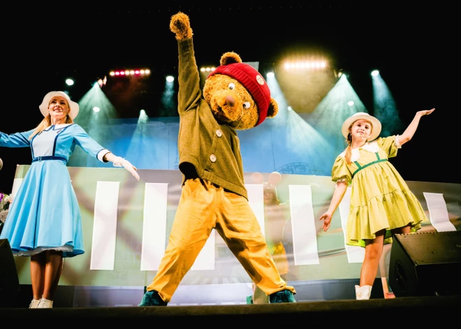 Ieskats koncertizrādē "Ričijs Rū pilsētā".