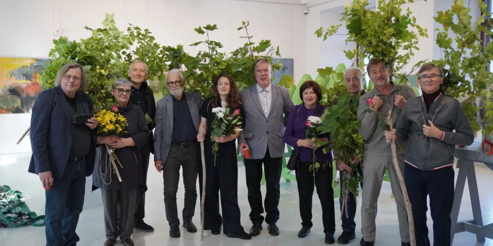 Izstāde “Kurzemes sajūtas” Talsu Krūmu mākslas grupas darbi.
