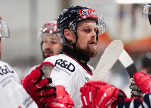 "Prizma" ar 3:2 (1:0, 1:2, 0:0, 0:0, 1:0) pārspēja Viļņas Elektrēnu "Energija" komandu.