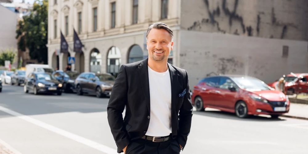 Andris Bulis par jauno lomu teic: "Rubrikas mērķis nav sensācija, bet gan satikšanās un godīga saruna par dzīvi, kas noris skatuves priekšā un aiz tās."