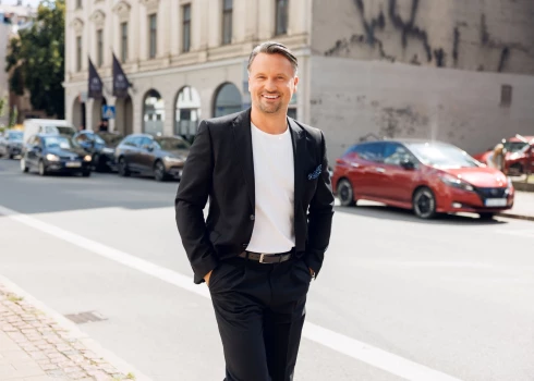 Andris Bulis par jauno lomu teic: "Rubrikas mērķis nav sensācija, bet gan satikšanās un godīga saruna par dzīvi, kas noris skatuves priekšā un aiz tās."