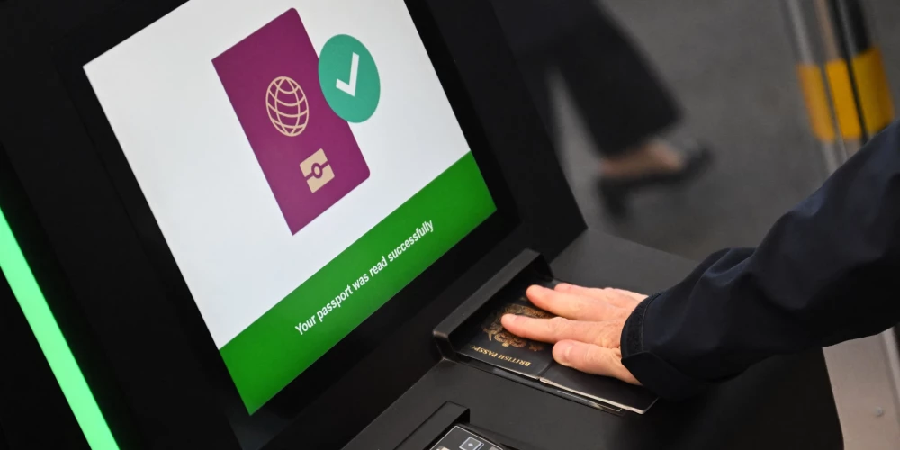 Šodien visā Eiropas Savienībā (ES) sāks darboties jaunā Ieceļošanas un izceļošanas sistēma.