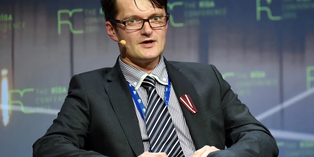 Aizsardzības ministrijas valsts sekretārs Jānis Garisons piedalās gadskārtējā ārpolitikas un drošības politikas forumā "Rīgas konference 2015" Latvijas Nacionālajā bibliotēkā.