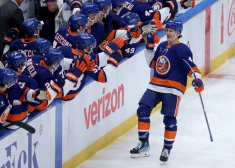 NHL drafta pirmais numurs, "Islanders" aizsargs Metjū Šeifers gūst pirmos vārtus